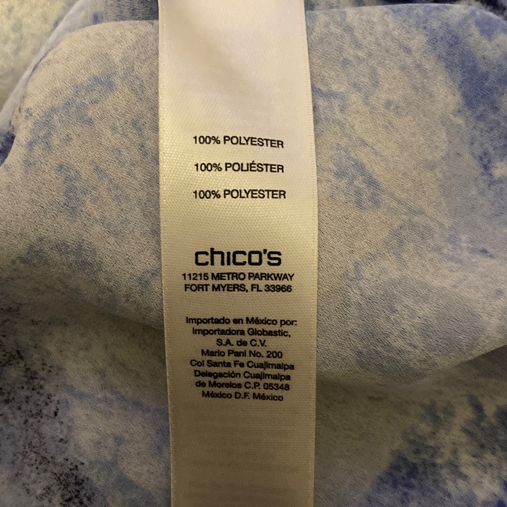 Chico's Blue and White hidden button down Shirt, 3/4 to long sleeve. NWOT - Picture 10 of 10